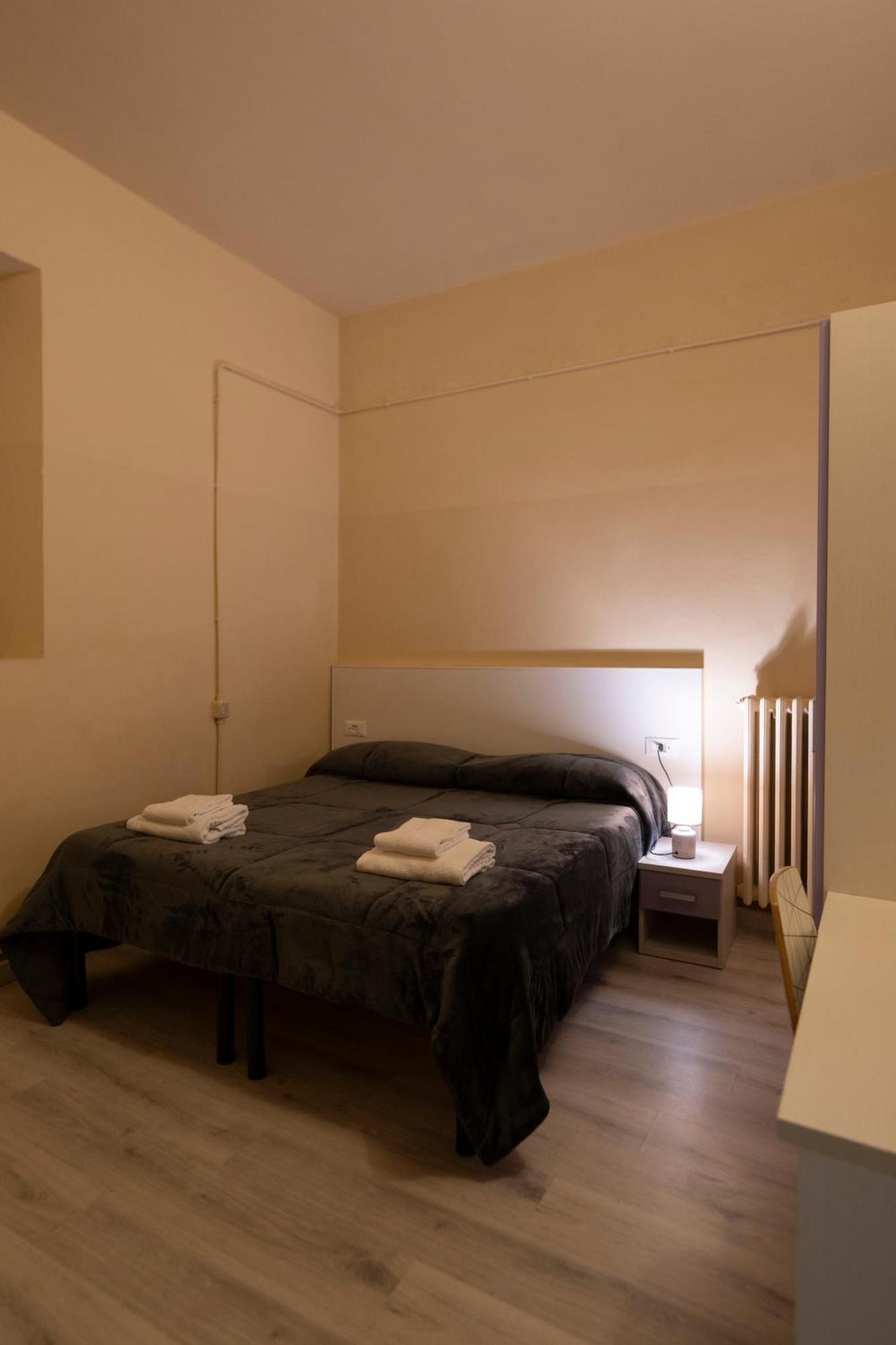 Hostal & 7
