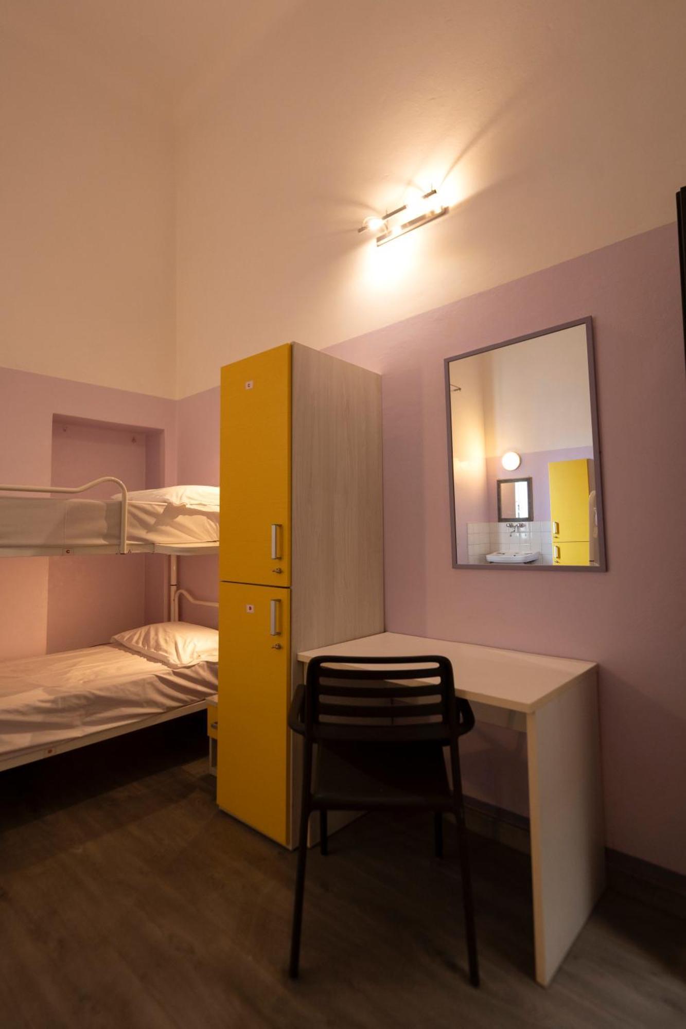 Hostal & 7